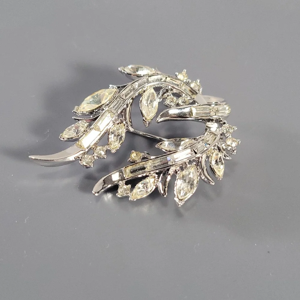 Trifari‎ Rhinestone Brooch Silver Clear Leaf Spray Baguette Marquise Jewelry